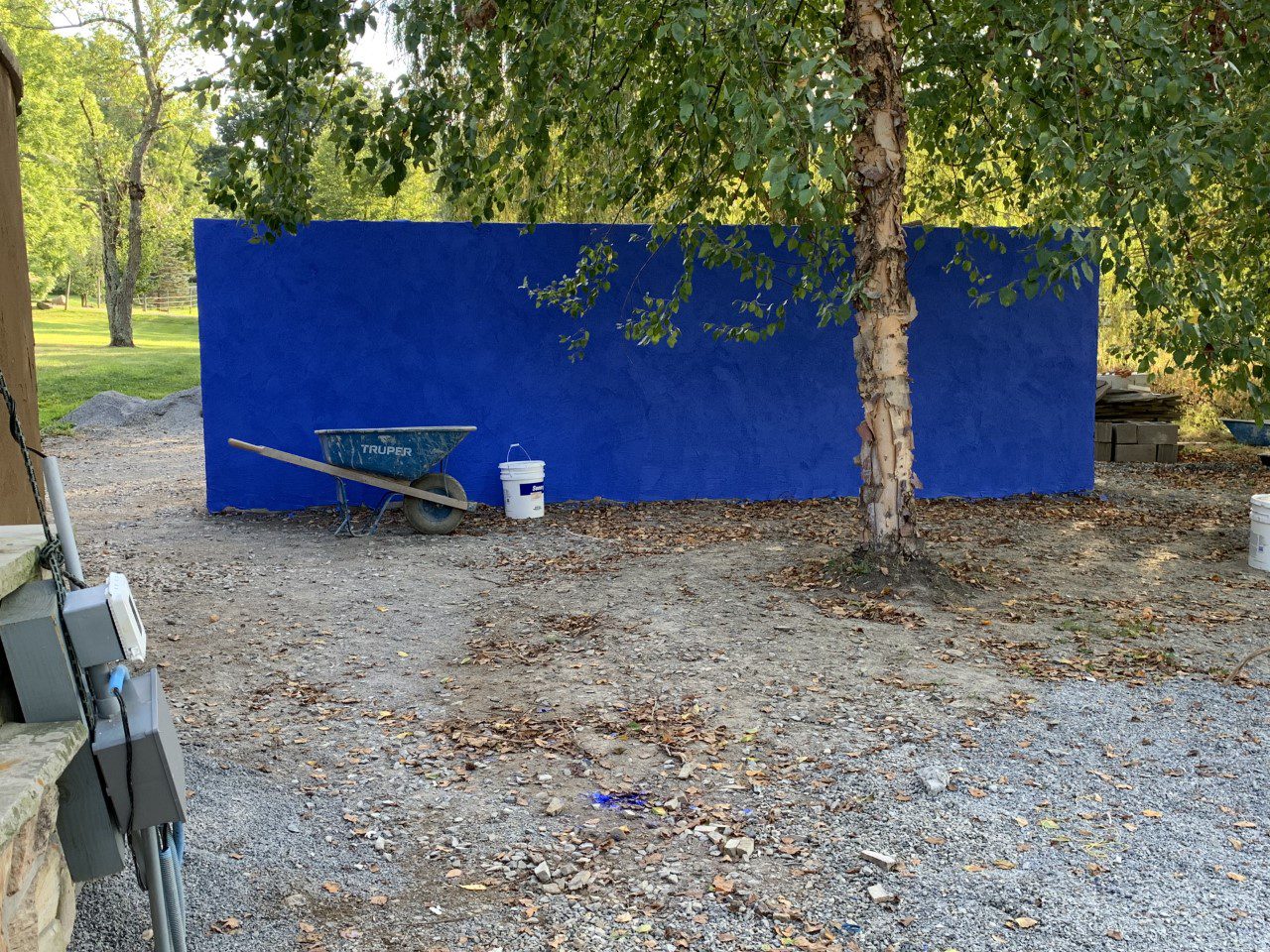 Masonry wall finished in stucco colored with 202 blue concrete pigment