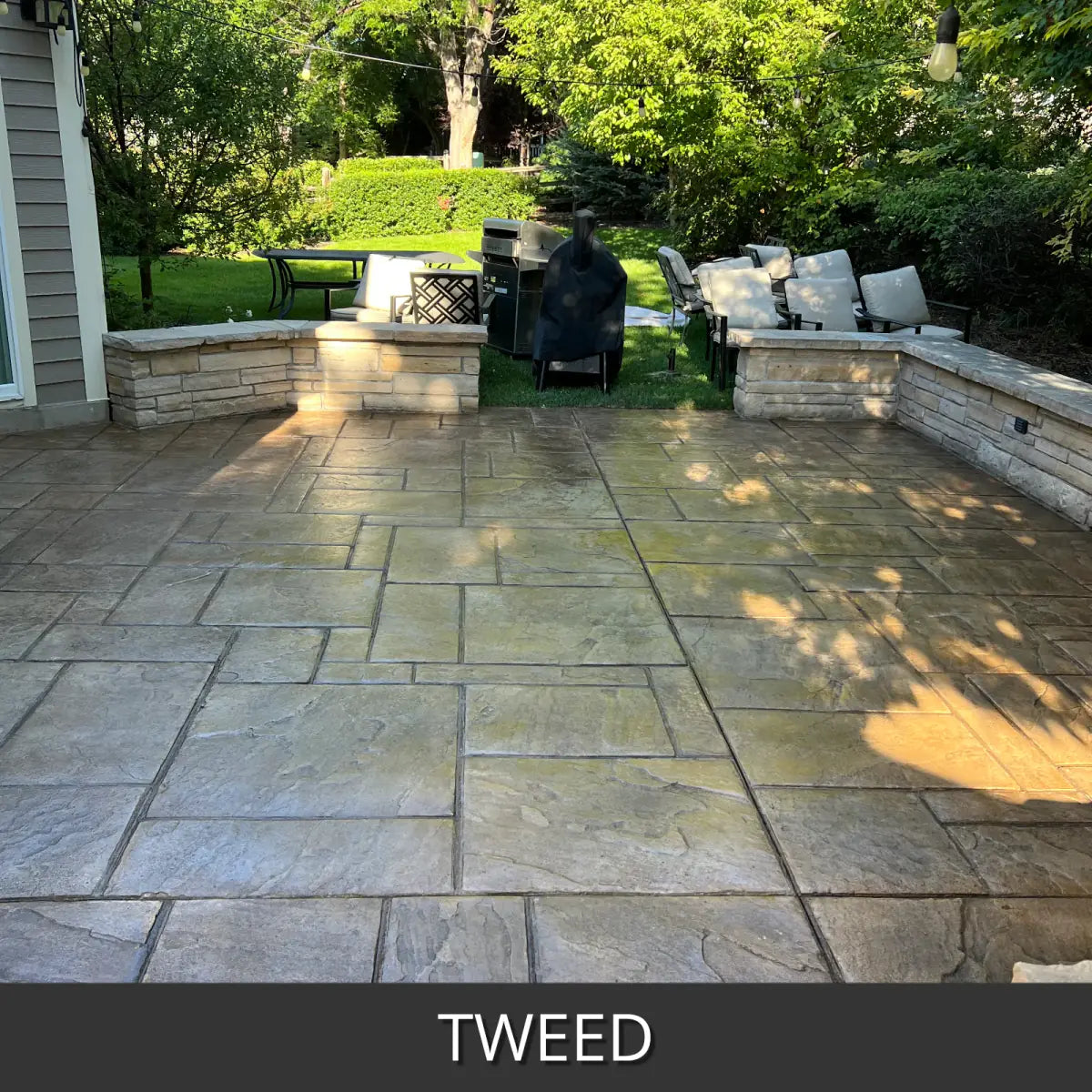 Stamped concrete patio in a slate pattern with seat walls, EasyTint™ Tinted Concrete Sealer in 528 Tweed