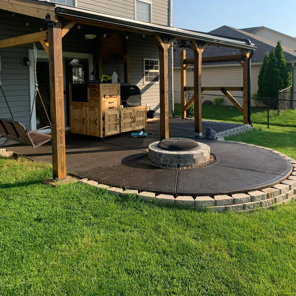 Concrete stained with EverStain Blackish + Coffee Brown