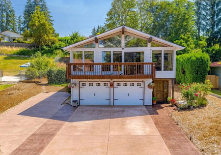 Bring life to your dull driveway with Sunset Tan Antiquing stain and Aztec Brown edging detail for a stunning finish