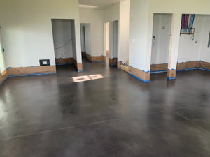 Finished cabin concrete floor, showcasing the rich blend of Vibrance dyes