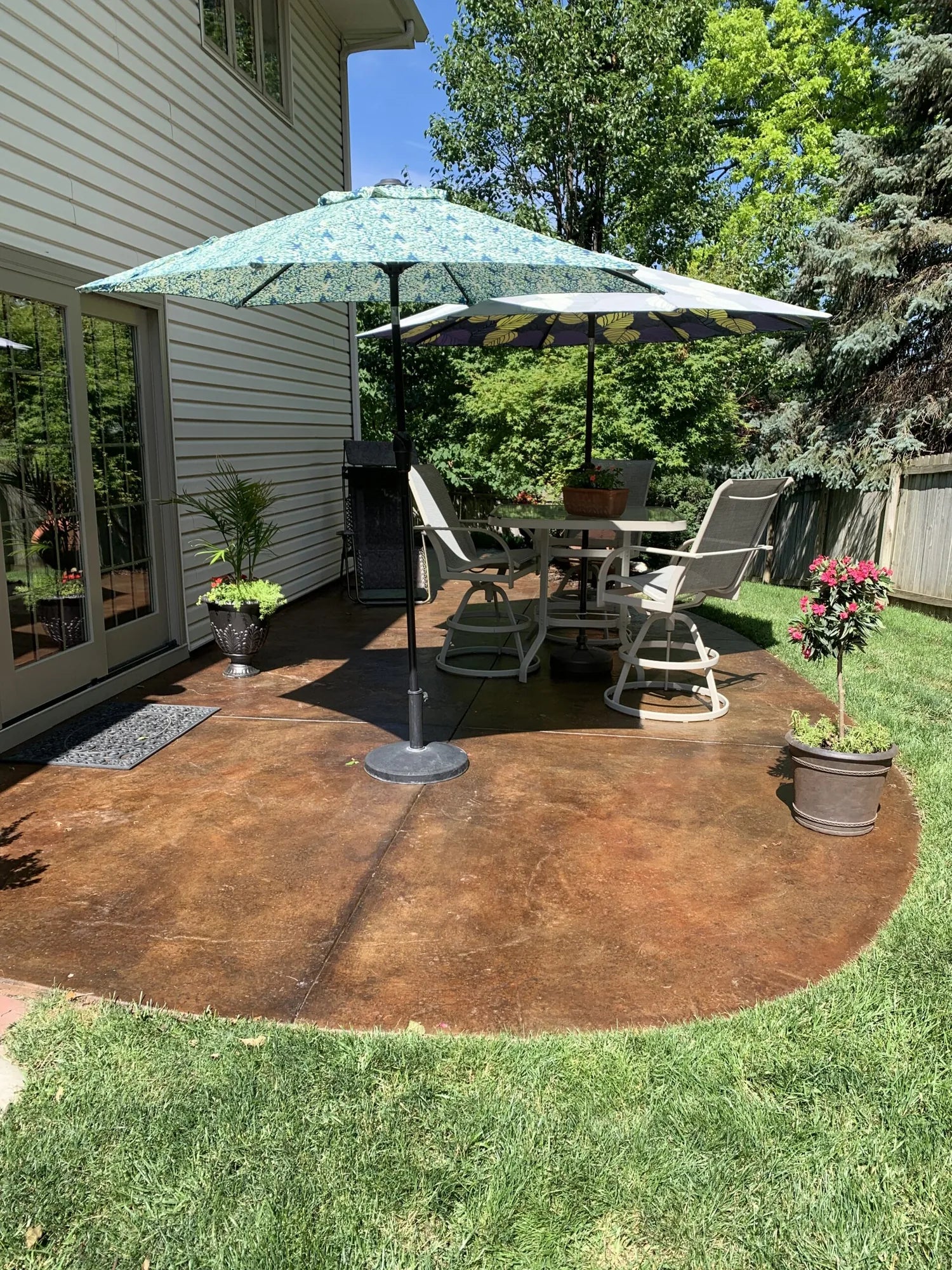 patio-molasses-mahogany-colorwave-after-02