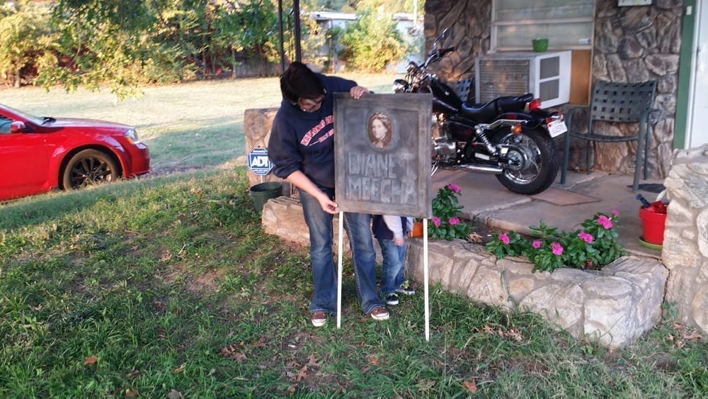 Direct Colors DIY Halloween Tombstone - Location