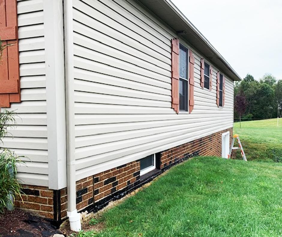 The finished faux brick wall stained with Cola DecoGel, featuring coffee brown accents. applied using the gel formula for easy and precise application, resulting in a beautiful, durable finish.