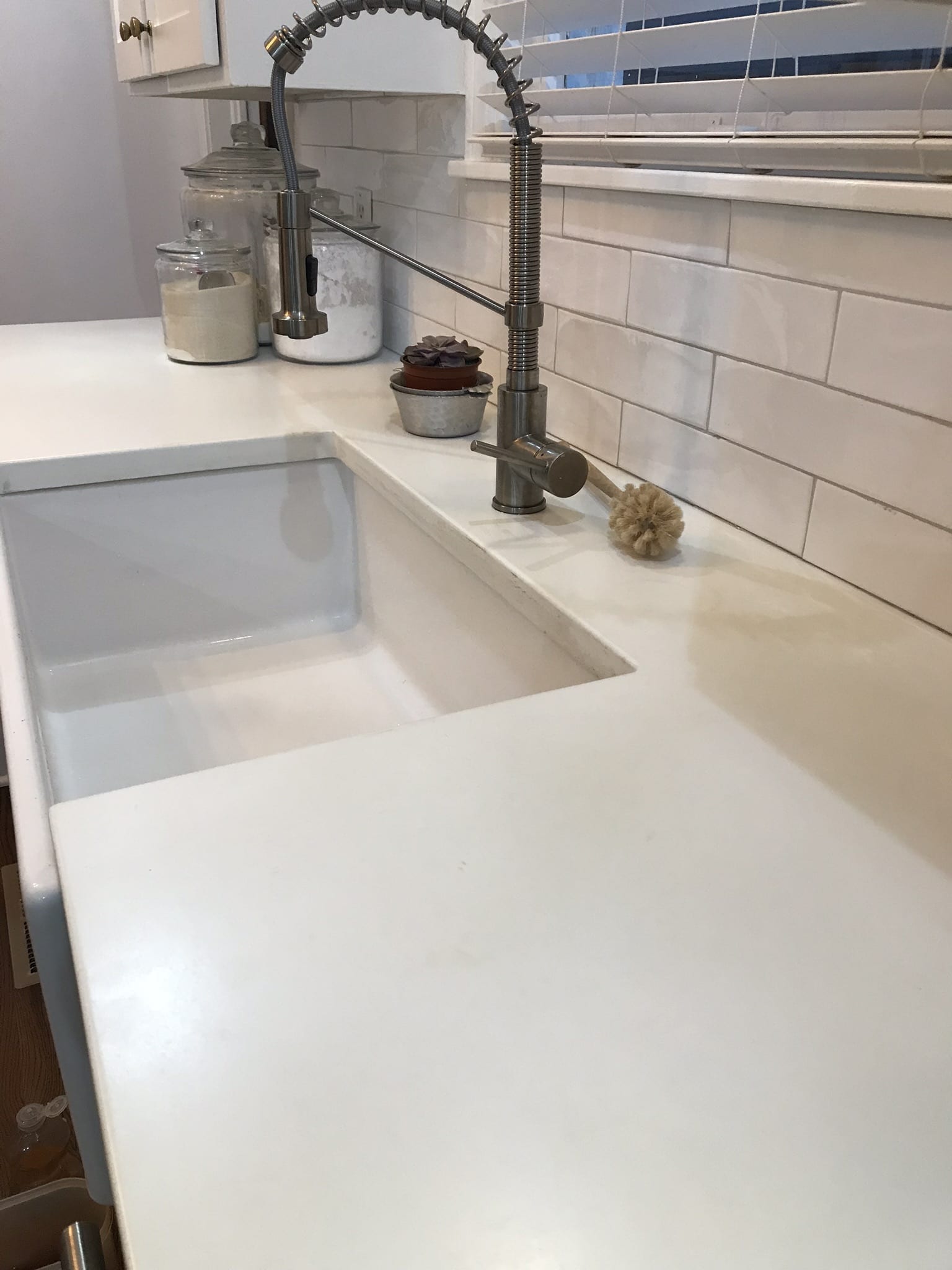 Kitchen Countertop made with White Countertop Mix and Titanium Dioxide White Pigment