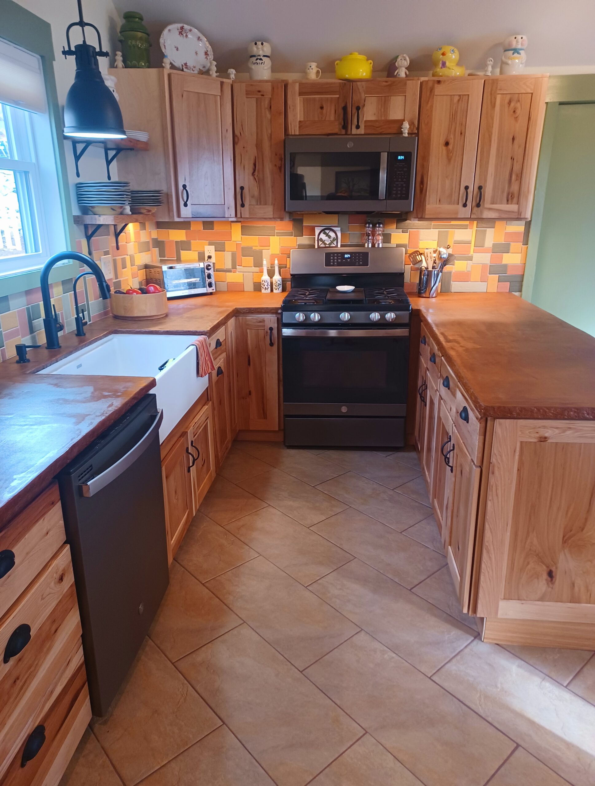 Applying the first coat of sealer to an acid stained concrete overlay countertop with Cola and Malayan Buff Everstain acid stains