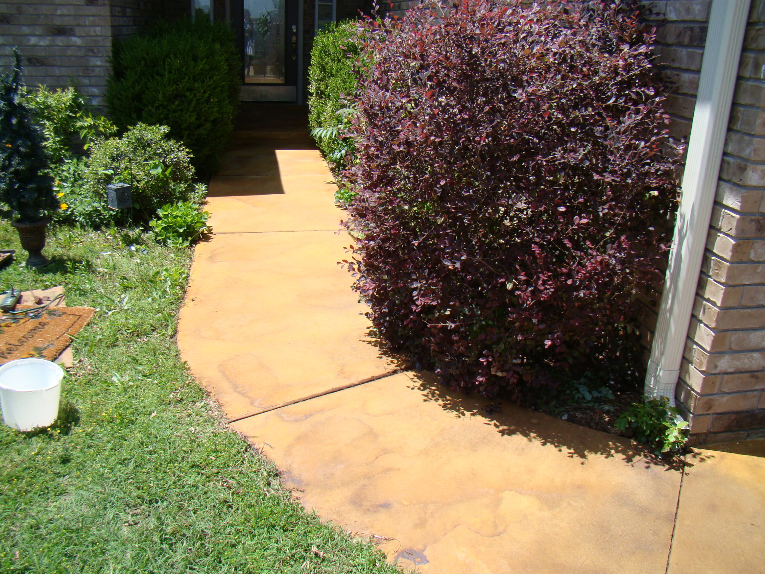 A stained walkway exuding warm tones with the unique mix of Yukon Gold and Goldenrod Antiquing stains