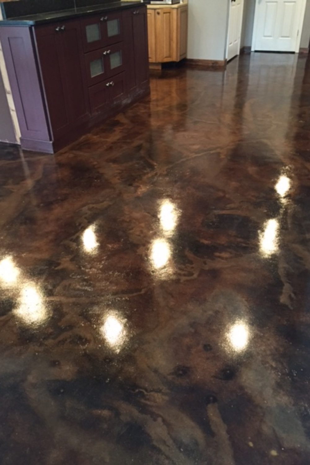 Black and coffee brown acid stained concrete floor, showcasing the veining technique