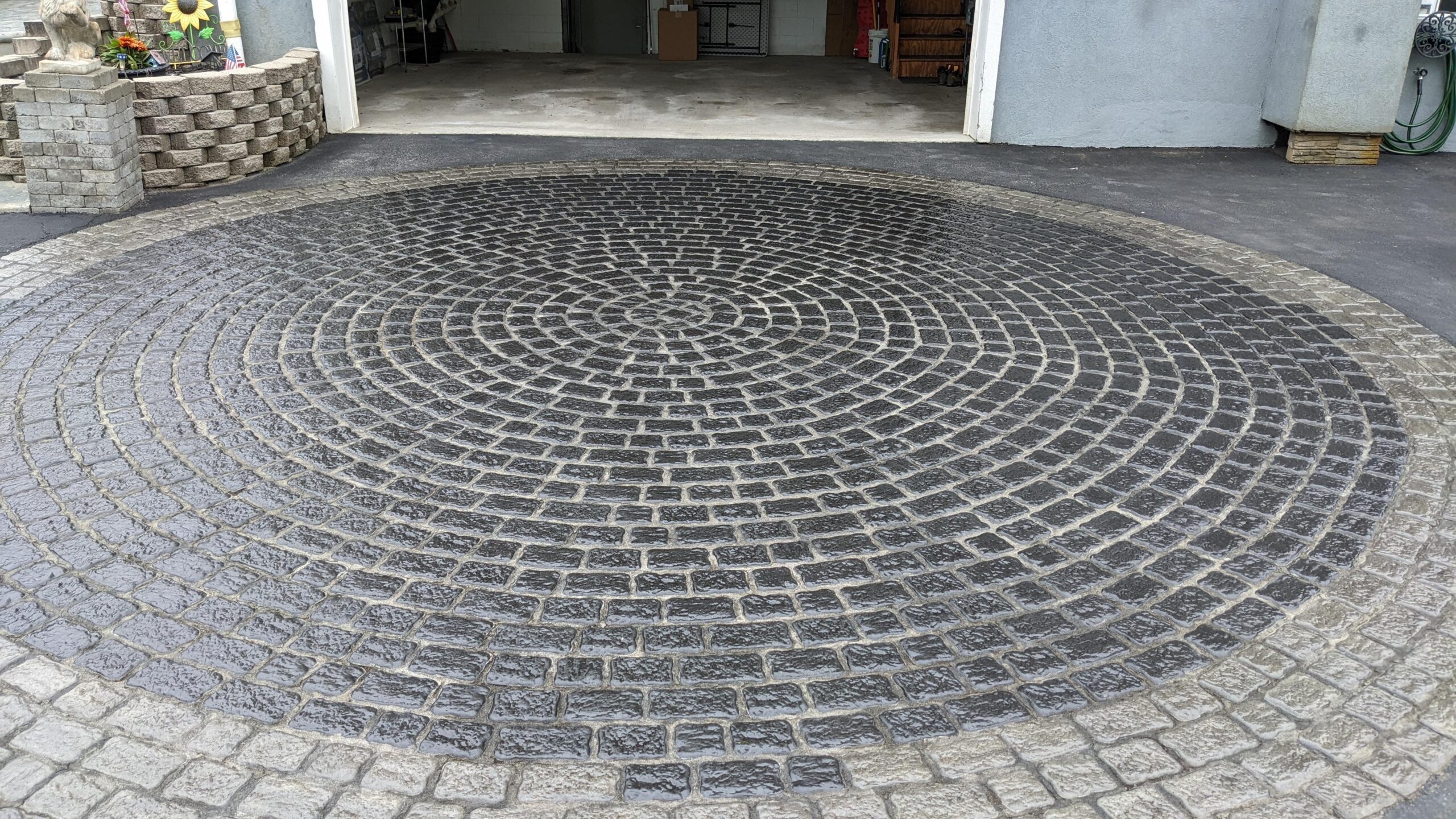 Circular paver design stained with gloss EasyTint black