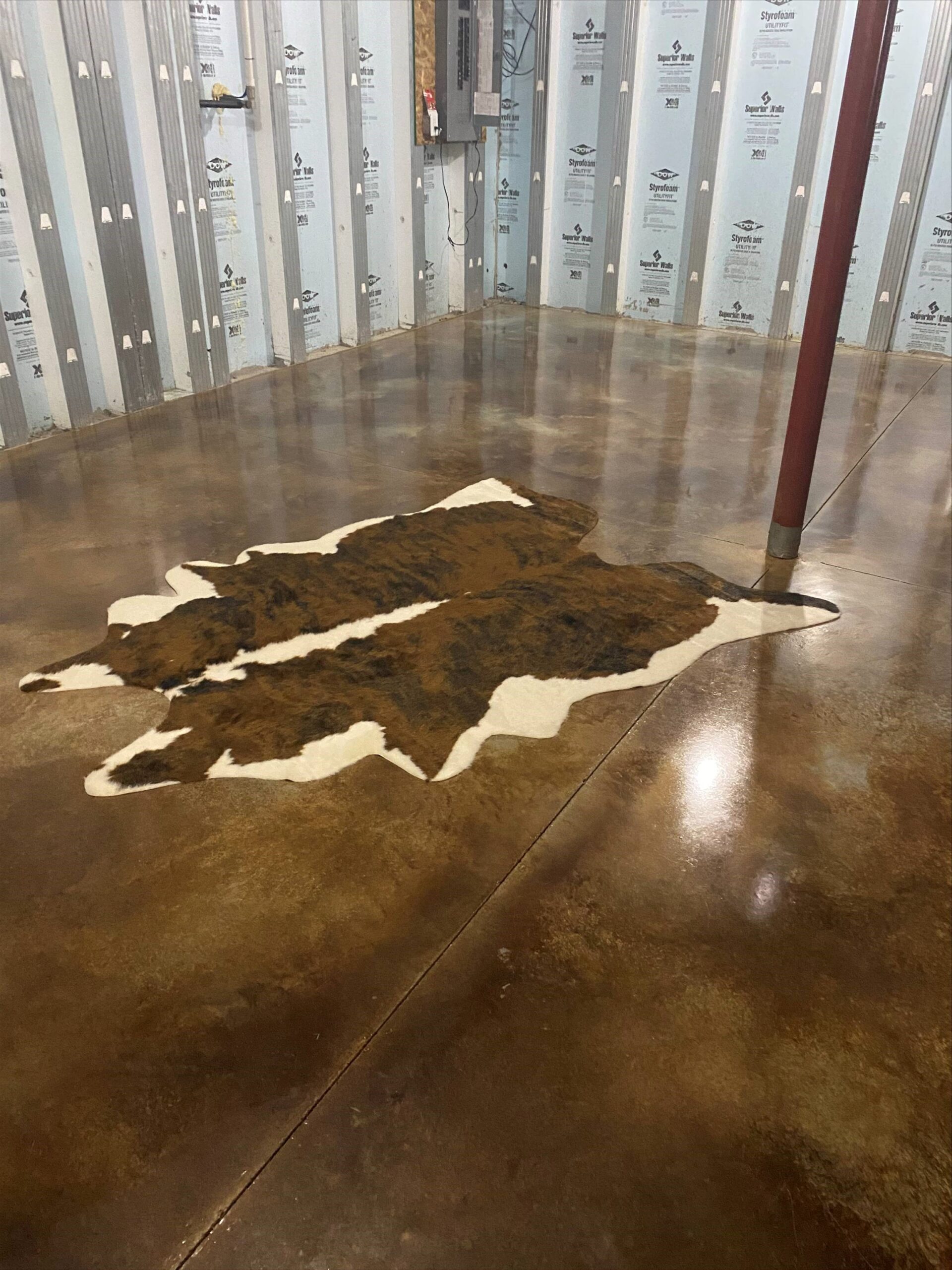A photo of a completed acid stained concrete floor, displaying the unique leathered multi-layered color effect on the surface