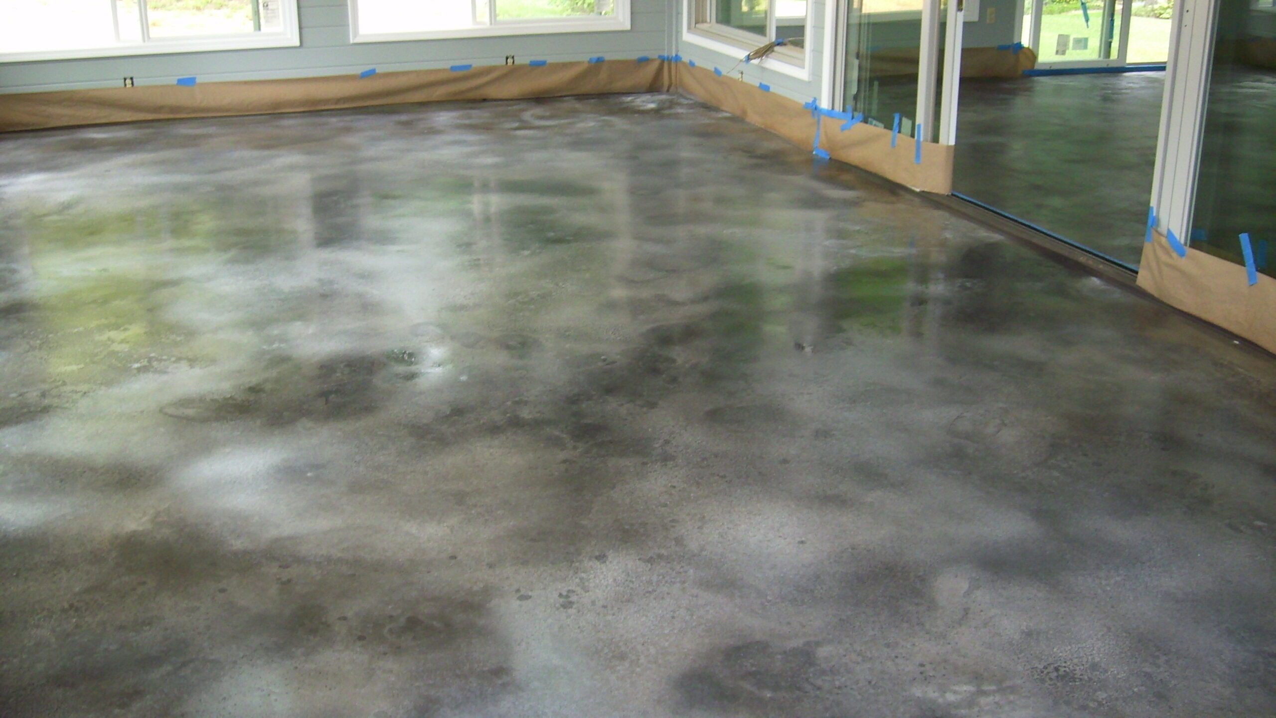 Sunroom floor stained with black and white Vibrance Dye in mottled technique