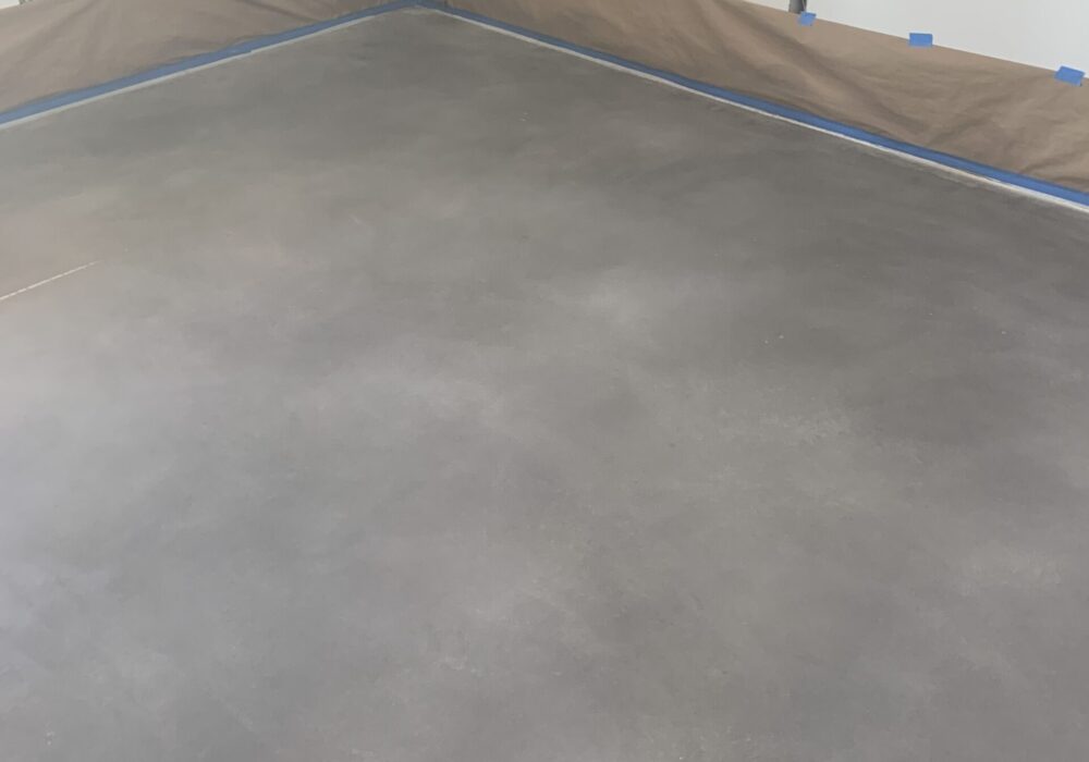 Concrete floor after additional spraying, with dominant white hues blending into charcoal Vibrance Dye