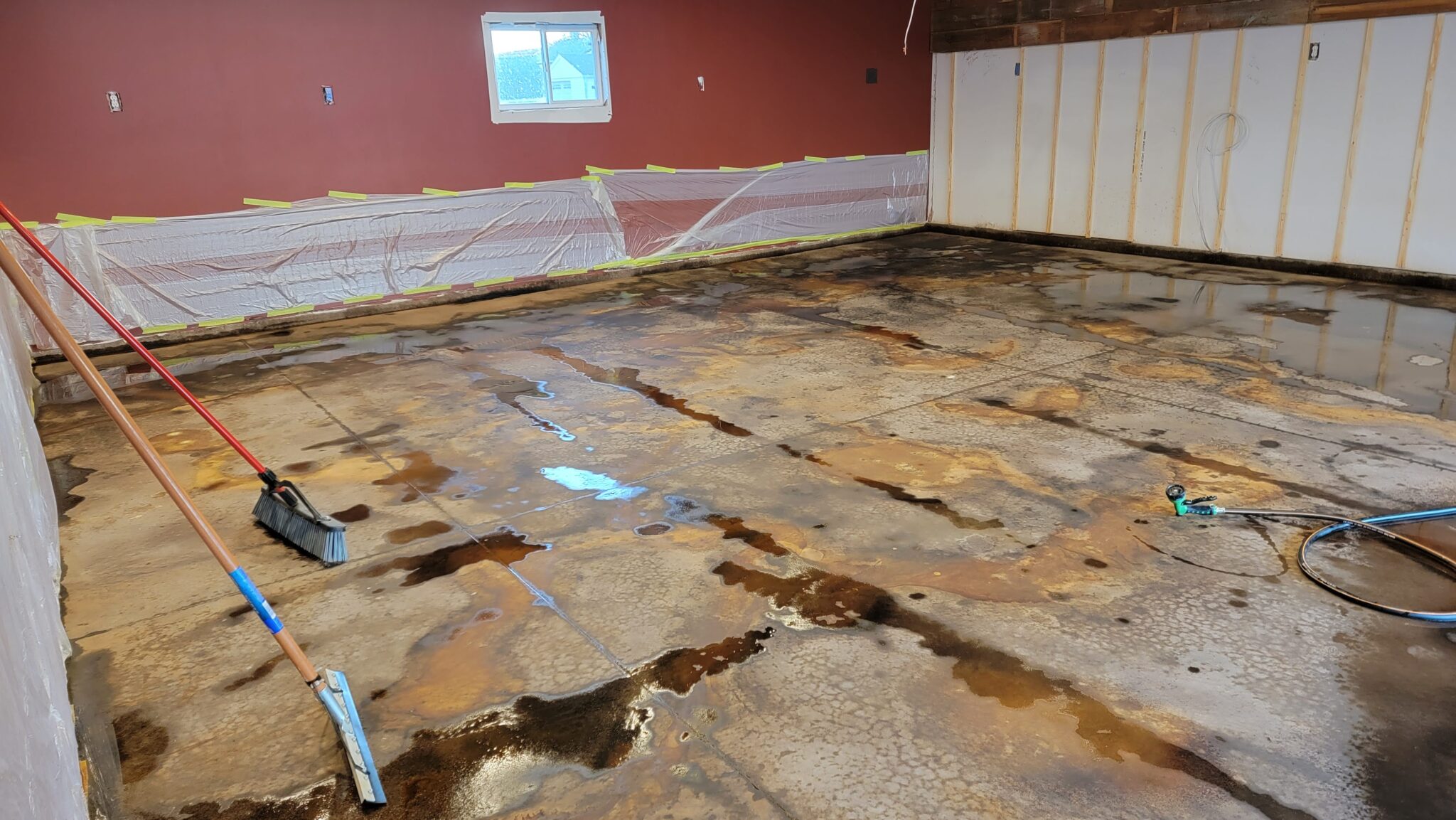 How to Apply Acid Stain to Concrete