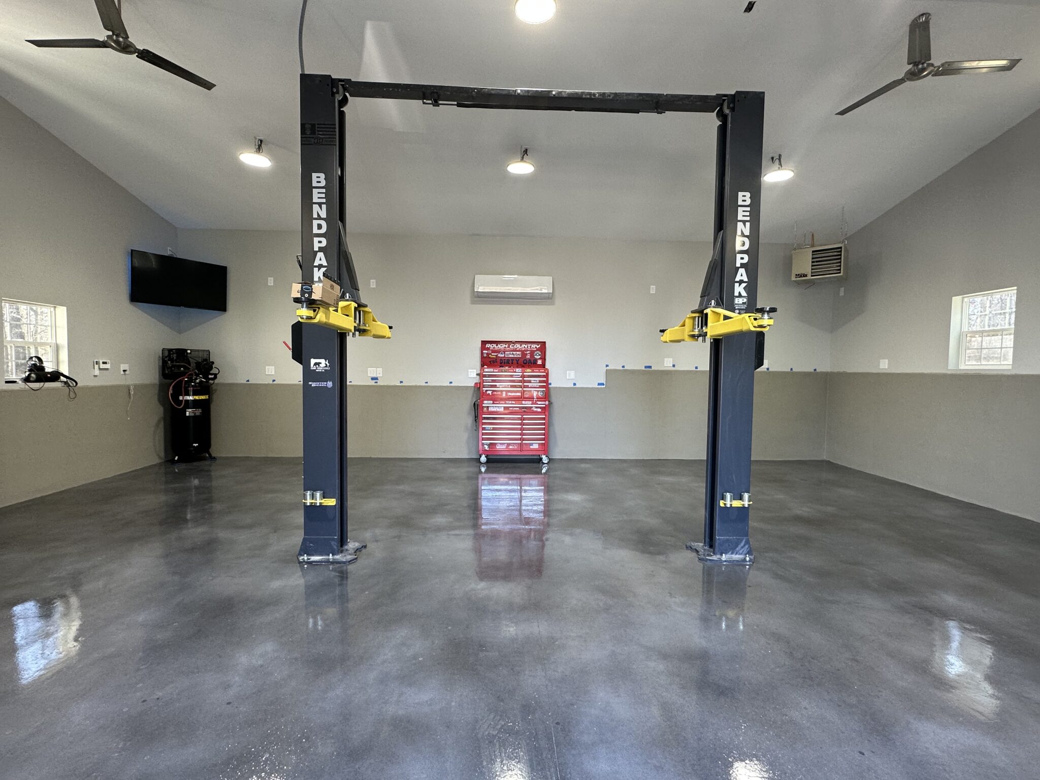 DIY Concrete Stain Garage Floor: Gallery & How-To's