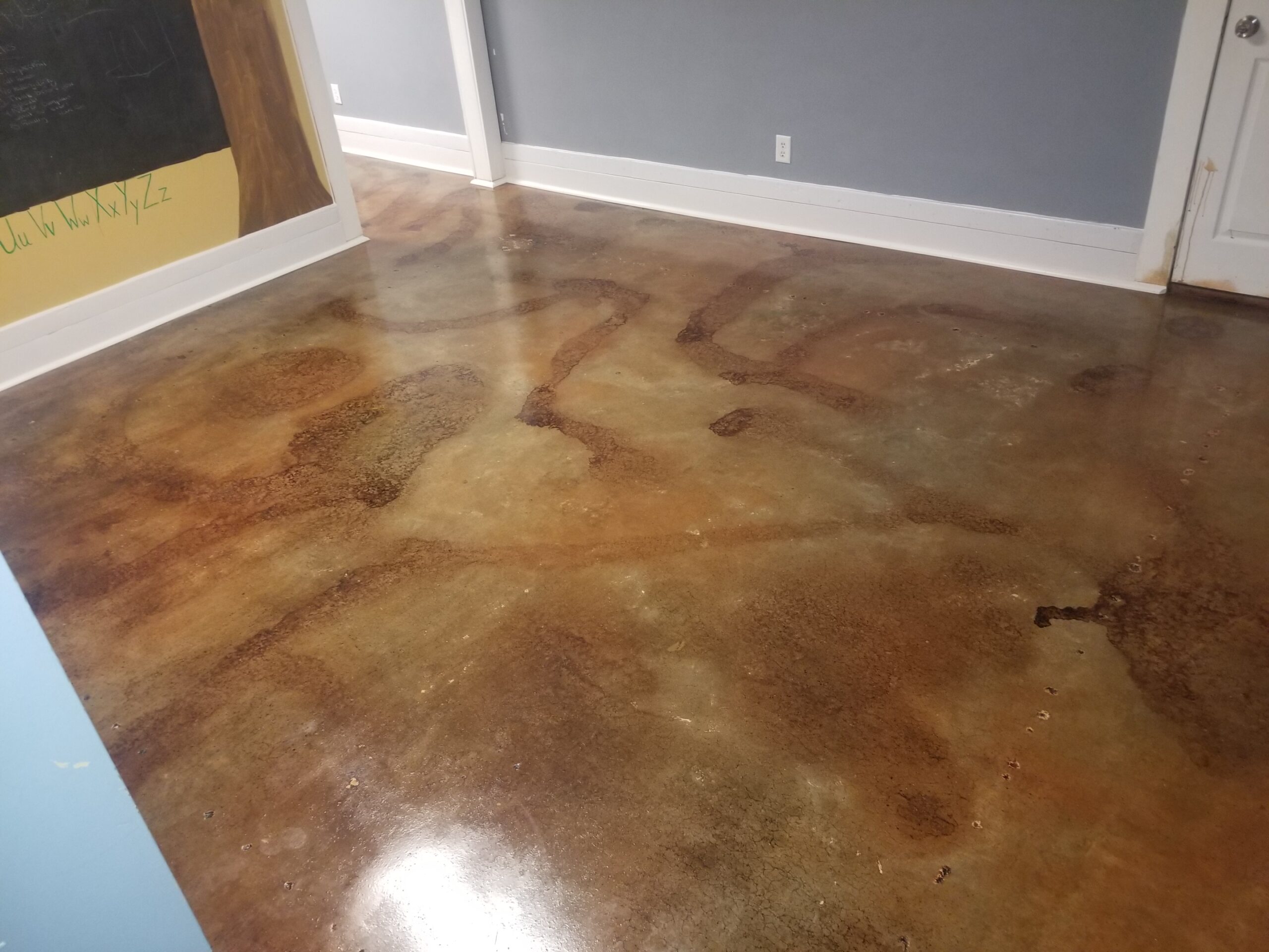 Mottled effect flooring in Molasses and Mahogany ColorWave® Stain in a Pre-K classroom