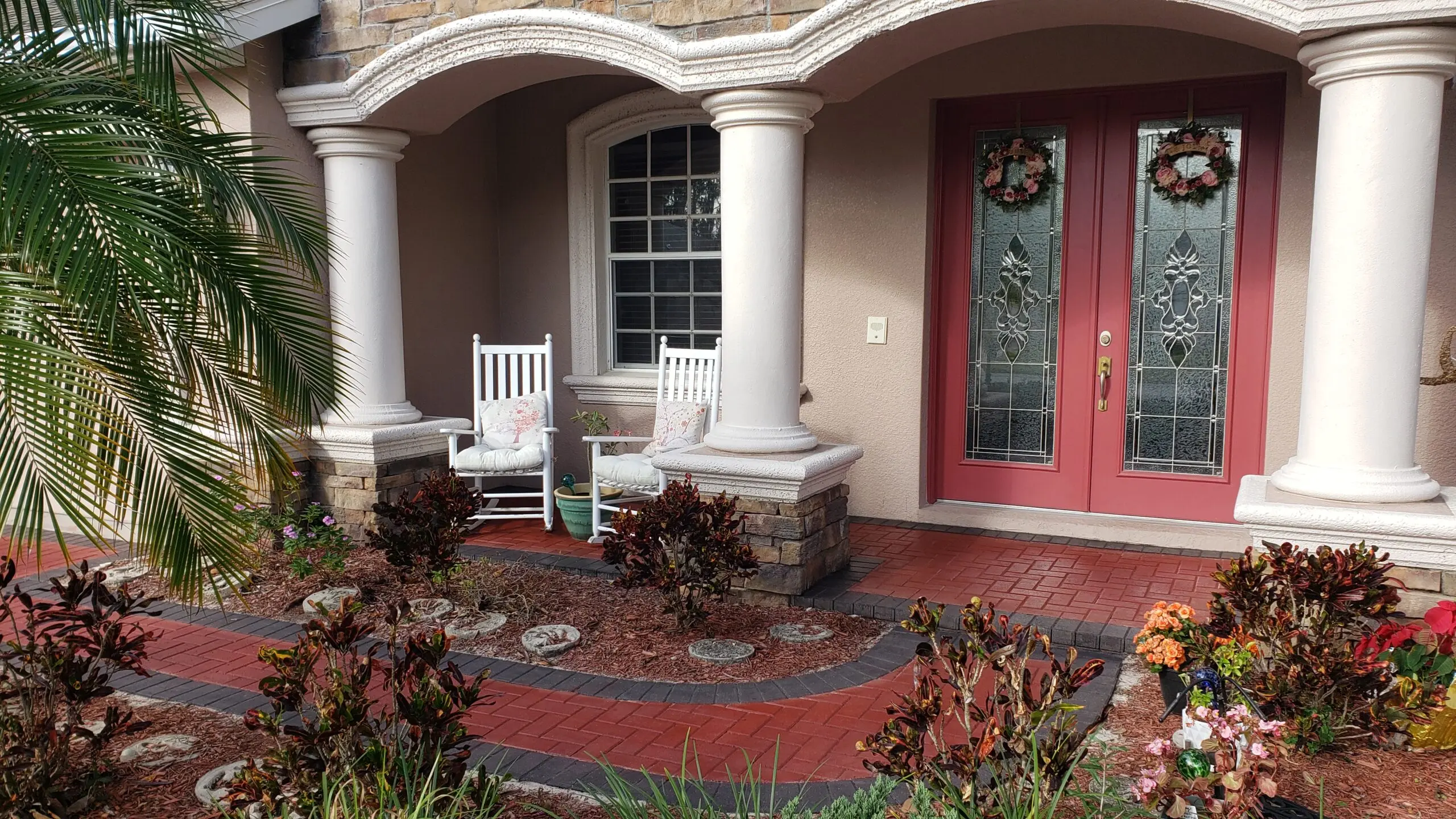 Front porch and walkway stained pavers with a stylish combination of Milano Red EasyTint and Charcoal EasyTint for edge detail.