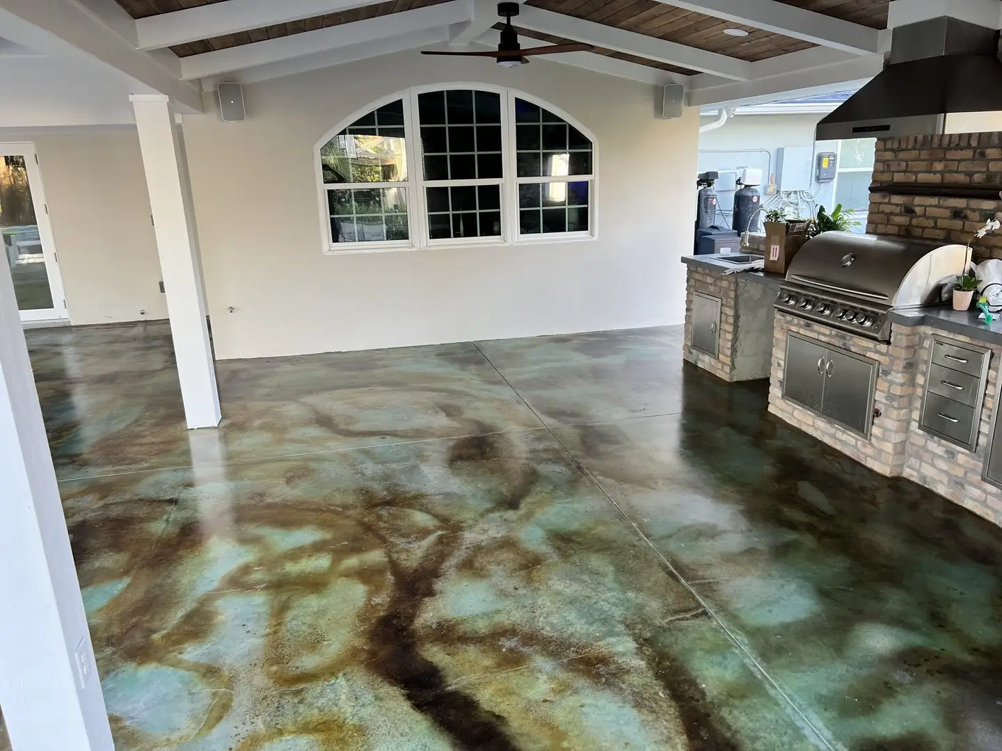 A picture of the outdoor porch showcasing the attractive acid stained concrete flooring