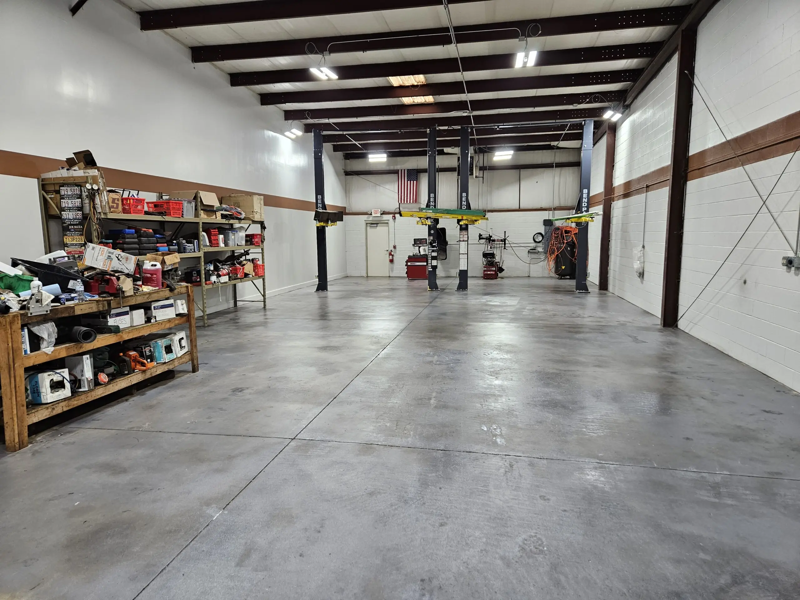 Concrete garage shop floor with a clean, sleek finish after applying Gray AcquaTint™