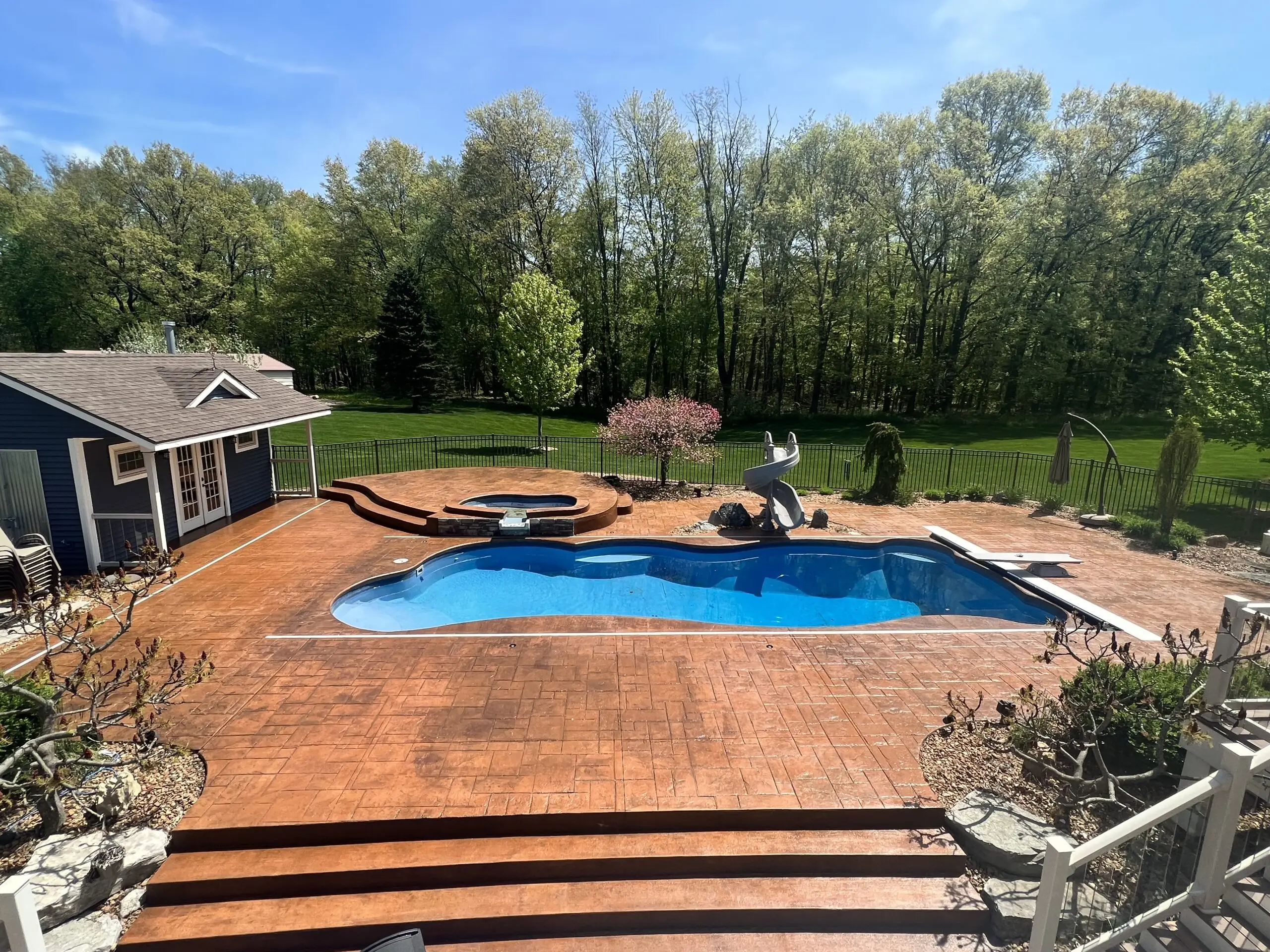 Revitalized pool patio with Yukon Gold EasyTint™