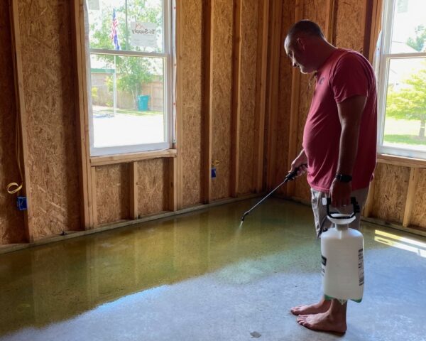 acid-stain-pump-sprayer-application