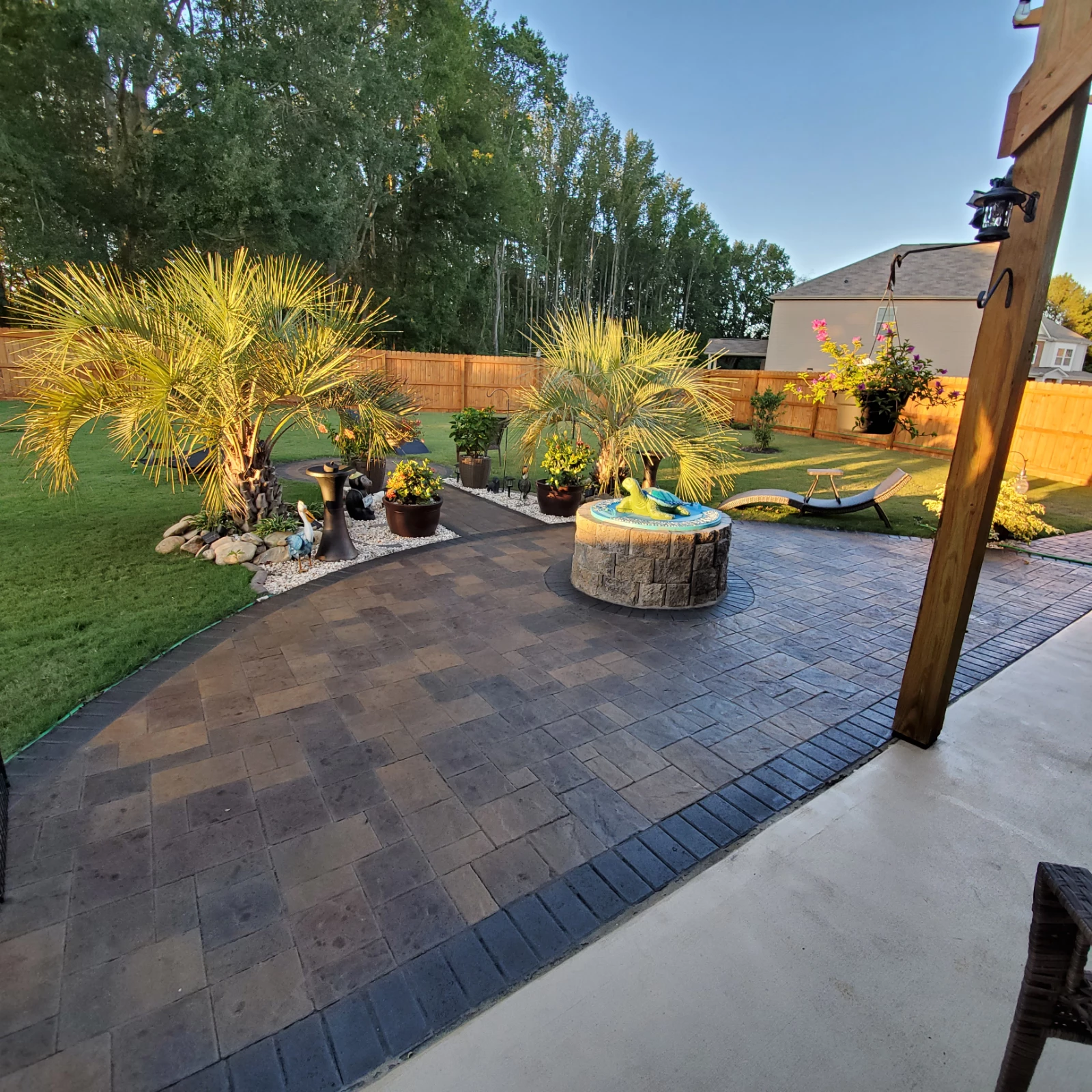 patio-transformation-using-aztec-brown-black-charcoal-yukon-antiquing-stains Beautiful landscaped backyard walkway and patio featuring bold paver colors and fresh sealing with Aztec Brown and accents